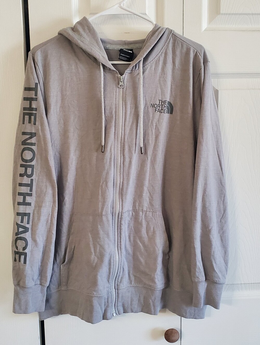 THE NORTH FACE GEAY WOMENS XL LONG SLEEVE ZIP HOODIE.  LIGHTWEIGHT